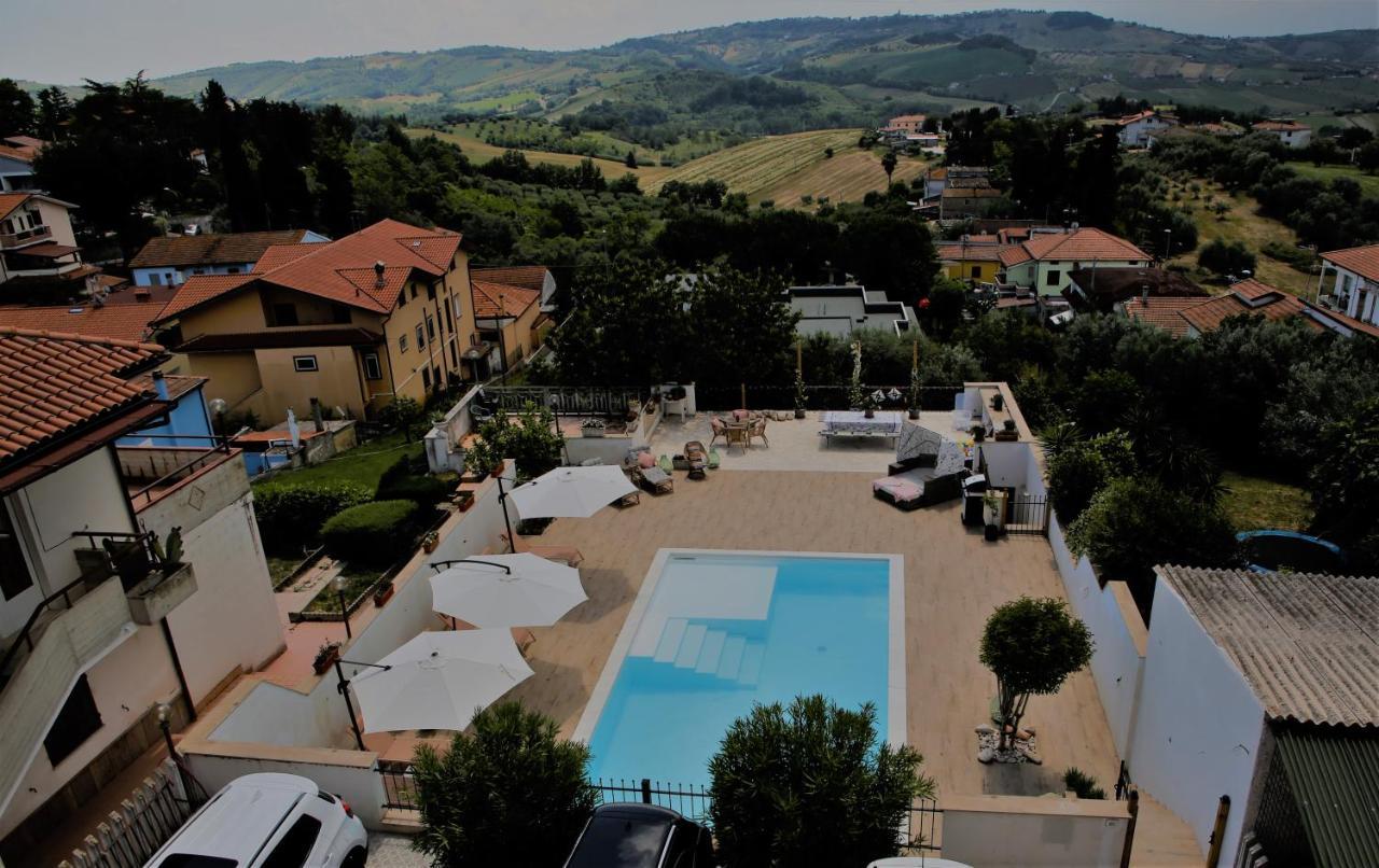 Bed And Breakfast La Pecora Rosa Sant'Omero Exterior foto